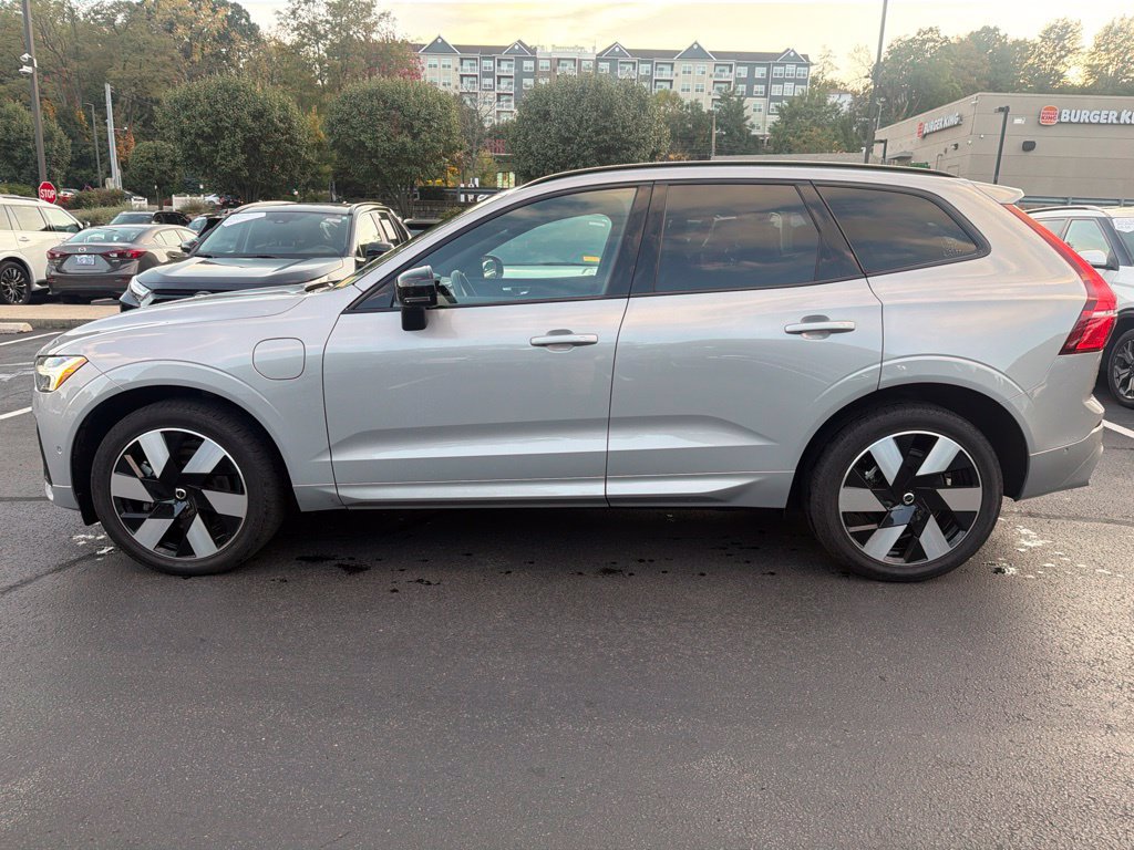 Used 2024 Volvo XC60 T8 Ultimate AWD/4WD image 3