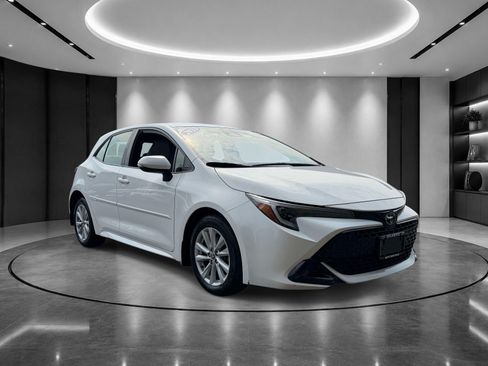 Used 2023 Toyota Corolla SE FWD image 2