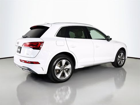 Used 2023 Audi Q5 2.0T Premium w/ Convenience Package image 7