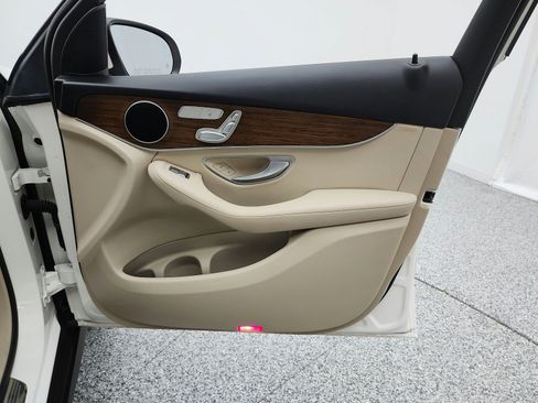 Certified 2022 Mercedes-Benz GLC 300 image 19