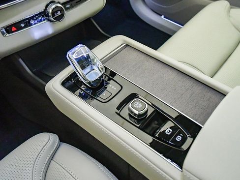 New 2026 Volvo XC90 T8 Ultra w/ Protection Package Premier AWD/4WD image 22