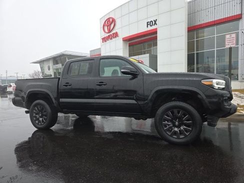 Used 2023 Toyota Tacoma Limited image 1