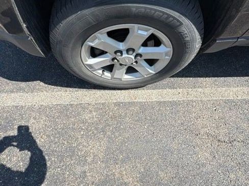 Used 2016 GMC Acadia SLE FWD image 7