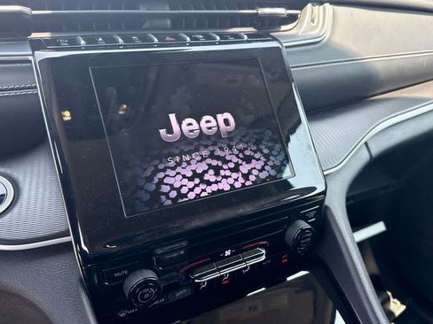 Used 2024 Jeep Grand Cherokee Laredo RWD image 15