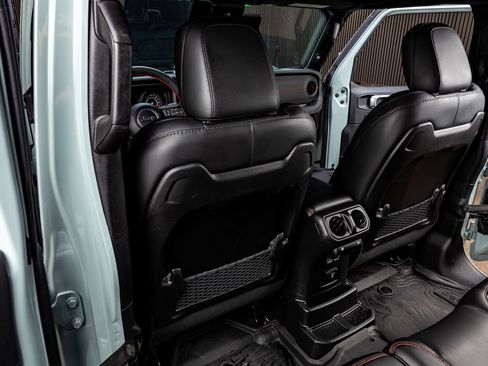 Used 2024 Jeep Wrangler Unlimited Rubicon image 33