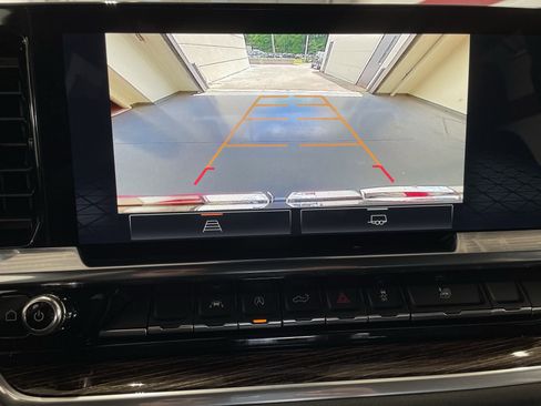 New 2025 GMC Sierra 1500 Elevation image 17