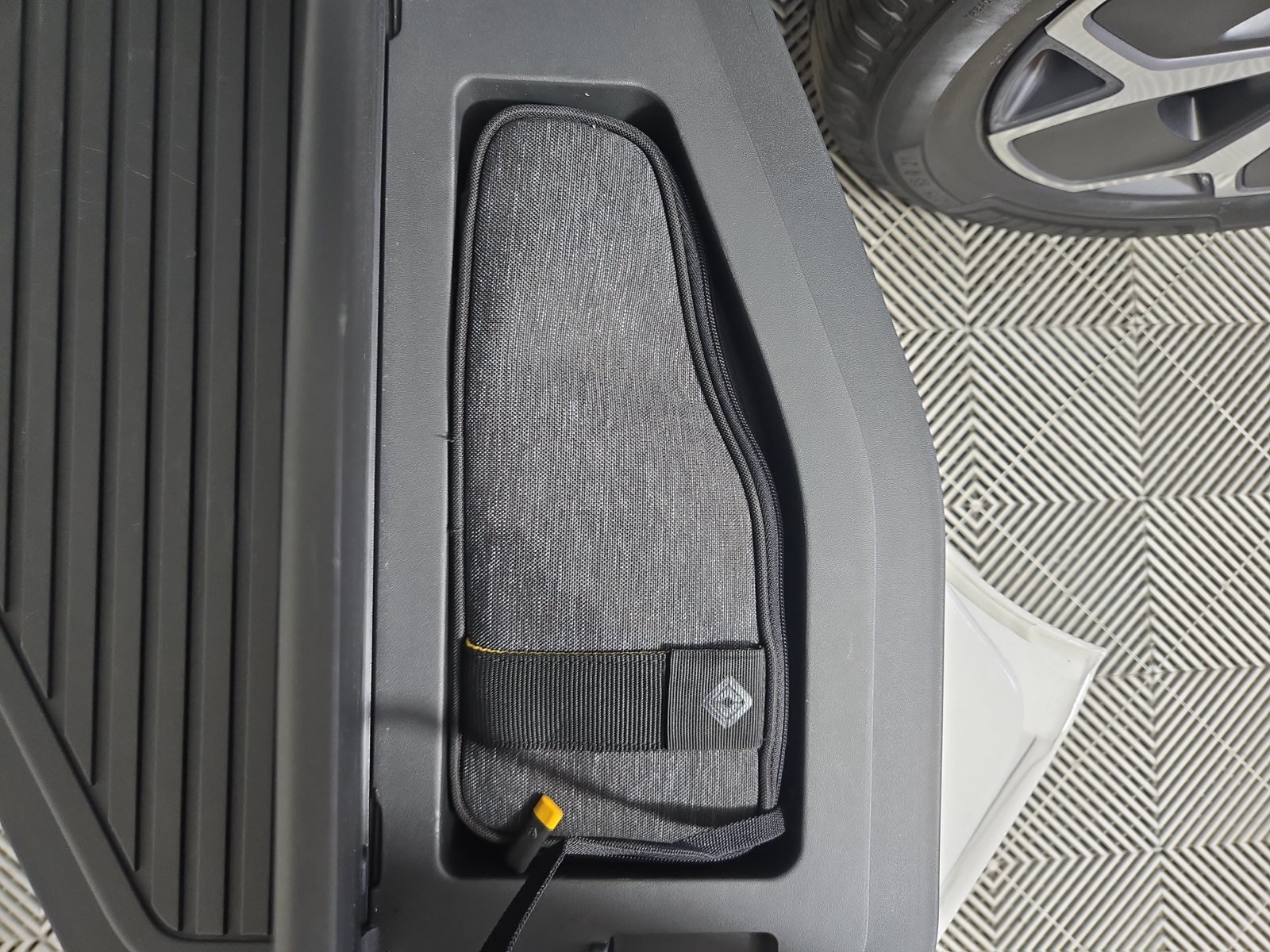 Used 2022 Rivian R1T Adventure AWD/4WD image 32