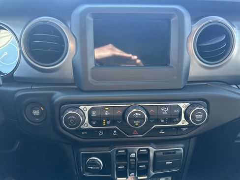 Used 2023 Jeep Wrangler Willys image 28