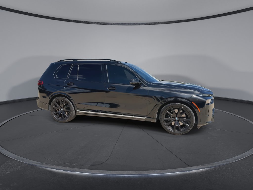 Used 2025 BMW X7 xDrive40i w/ M Sport Package AWD/4WD image 2
