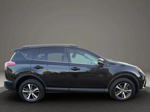 Used 2017 Toyota RAV4 XLE w/ Plus Special Value Package AWD/4WD image 4