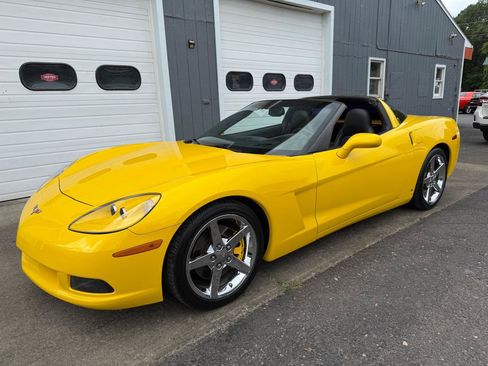 Used 2006 Chevrolet Corvette Coupe w/ Preferred Equipment Group RWD image 1