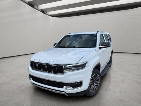 Used 2024 Jeep Wagoneer Series II w/ Flexible Seating Group RWD image 9