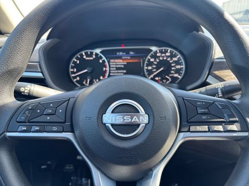 Used 2025 Nissan Altima 2.5 SV FWD image 29