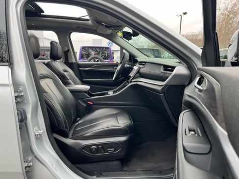 Used 2023 Jeep Grand Cherokee L Limited AWD/4WD image 24