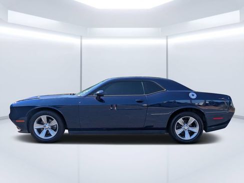Used 2015 Dodge Challenger SXT RWD image 6