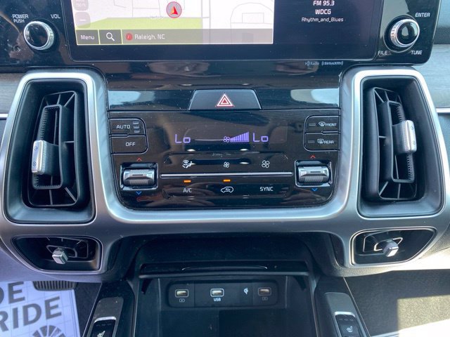 Used 2023 Kia Sorento EX w/ Panoramic Sunroof Package FWD image 16