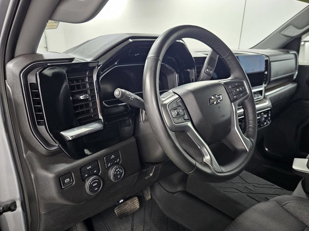 Used 2023 Chevrolet Silverado 1500 RST w/ Redline Edition AWD/4WD image 13