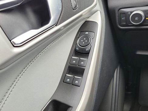 Used 2022 Ford Explorer XLT w/ Equipment Group 202A image 14