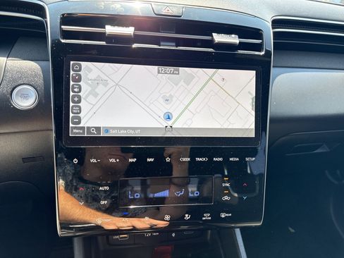Certified 2024 Hyundai Santa Cruz Limited AWD/4WD image 28