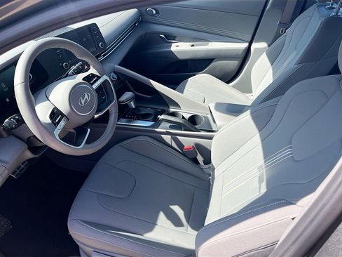 Used 2025 Hyundai Elantra Sport FWD image 19