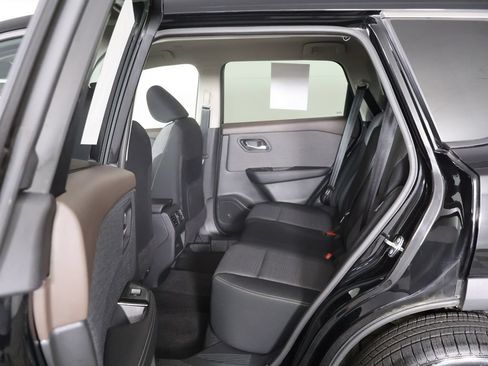 Used 2023 Nissan Rogue SV AWD/4WD image 30