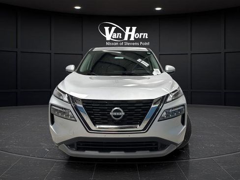 Used 2022 Nissan Rogue SV AWD/4WD image 2