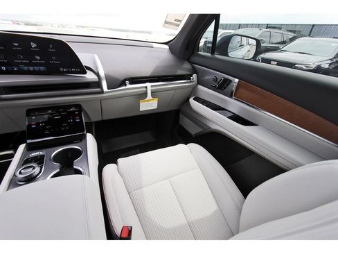 New 2027 Cadillac Vistiq Sport AWD/4WD image 10
