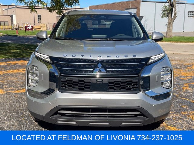 Used 2024 Mitsubishi Outlander ES AWD/4WD image 8