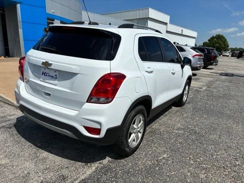 Used 2021 Chevrolet Trax LT w/ LT Convenience Package FWD image 8