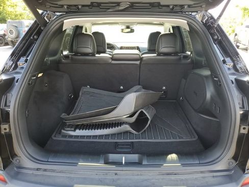 Used 2022 Jeep Cherokee Limited w/ Elite Package AWD/4WD image 35