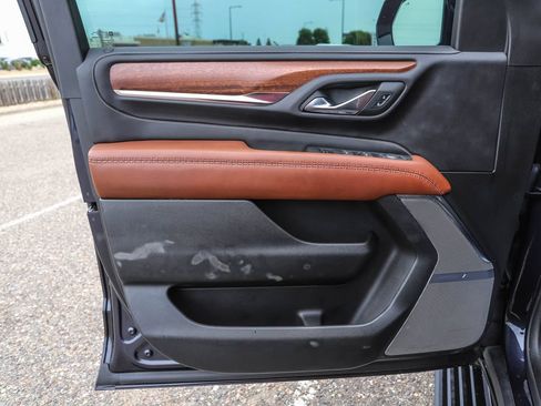Used 2023 GMC Yukon Denali Ultimate AWD/4WD image 9
