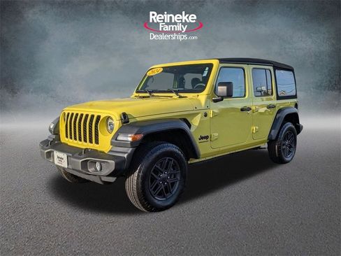Used 2024 Jeep Wrangler Sport S image 2