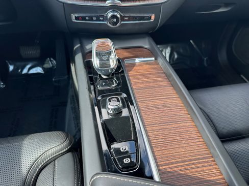 Certified 2023 Volvo XC60 B5 Ultimate w/ Climate Package image 14