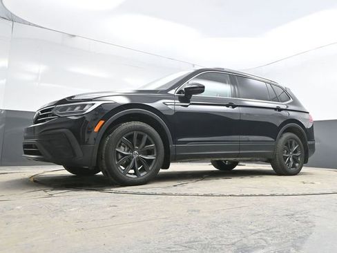 Used 2024 Volkswagen Tiguan SE image 34
