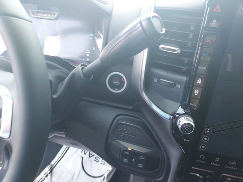 Used 2025 RAM 2500 Laramie AWD/4WD image 26