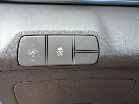 Used 2024 Hyundai Elantra SEL FWD image 18