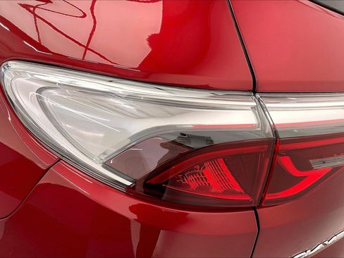 Used 2023 Buick Enclave Essence image 28