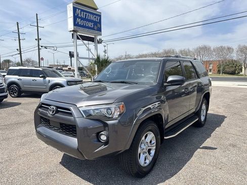 Used 2022 Toyota 4Runner SR5 image 3