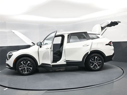 Used 2023 Kia Sportage EX image 28