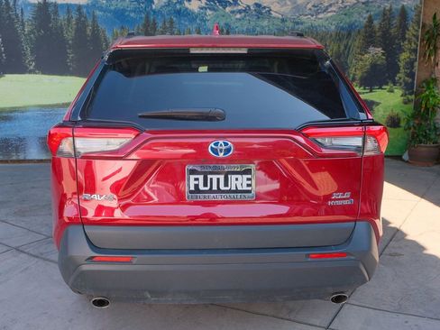 Used 2022 Toyota RAV4 XLE image 5