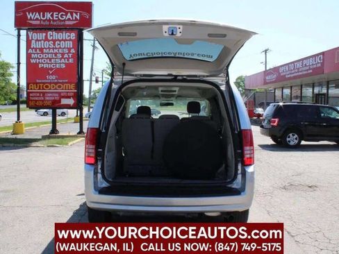 Used 2010 Chrysler Town & Country Touring image 21