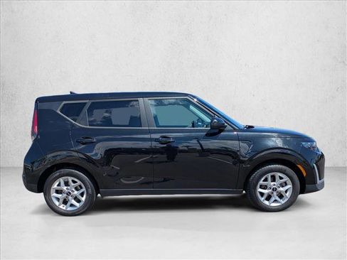 Used 2023 Kia Soul LX w/ LX Technology Package FWD image 4