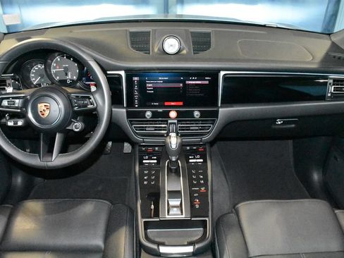 Certified 2026 Porsche Macan AWD/4WD image 9