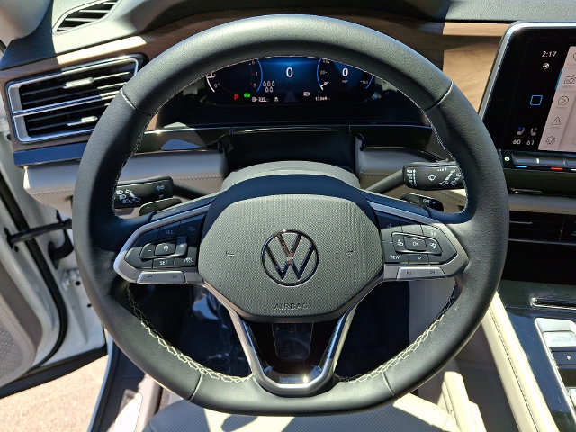 Used 2025 Volkswagen Atlas SE AWD/4WD image 18