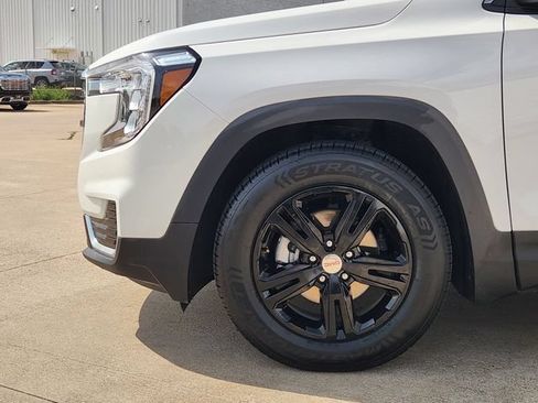 Used 2024 GMC Terrain SLE FWD image 8