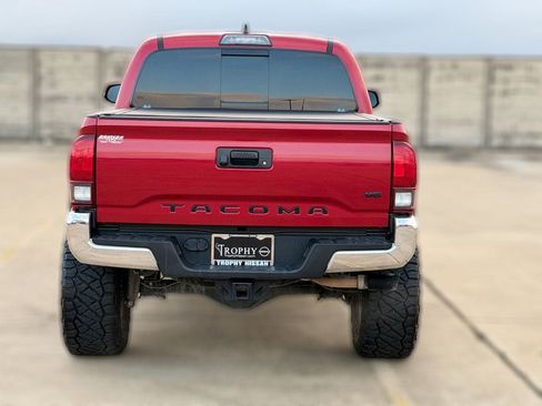 Used 2019 Toyota Tacoma TRD Off-Road AWD/4WD image 10