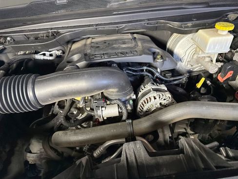 Used 2019 RAM 1500 Laramie AWD/4WD image 37