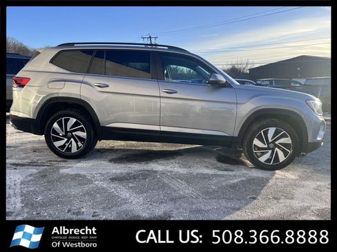 Used 2025 Volkswagen Atlas SE image 6