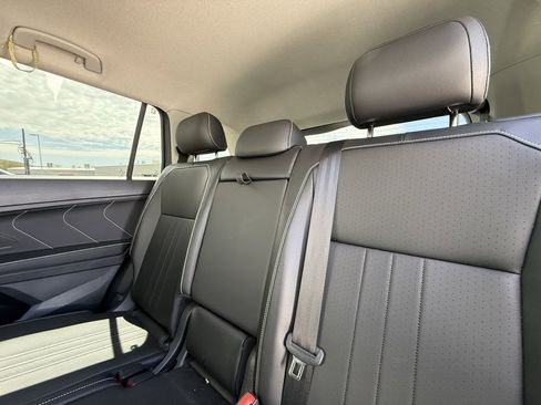 Certified 2024 Volkswagen Tiguan SE image 7