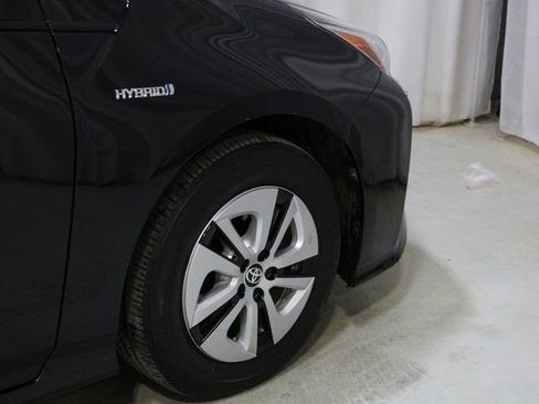 Used 2017 Toyota Prius Three image 28